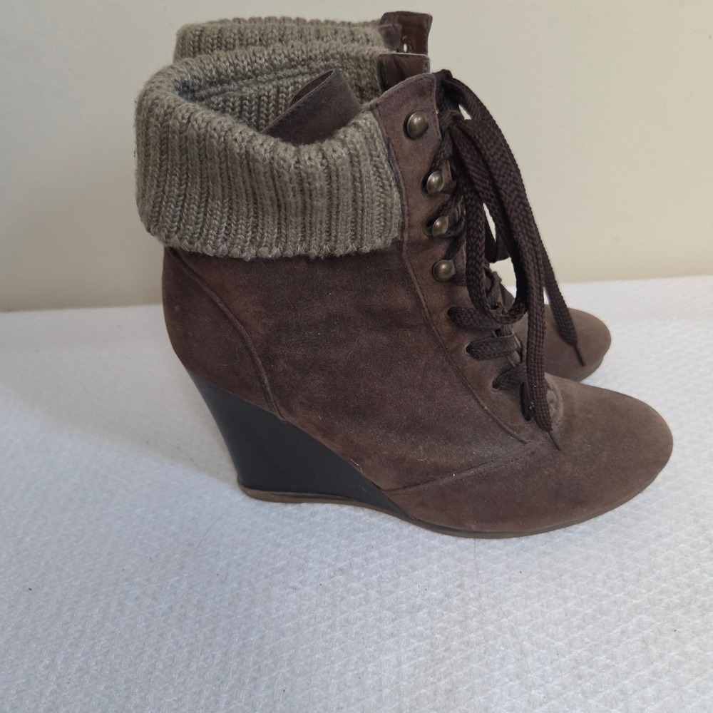 Brown Suede Wedge Ankle Boots Knit Cuff Size 7 Lace Up Cabin Earthy Cottagecore